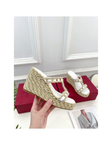 Cheap Reps Valentino Garavani Rockstud Wedge Sandals in White Calfskin