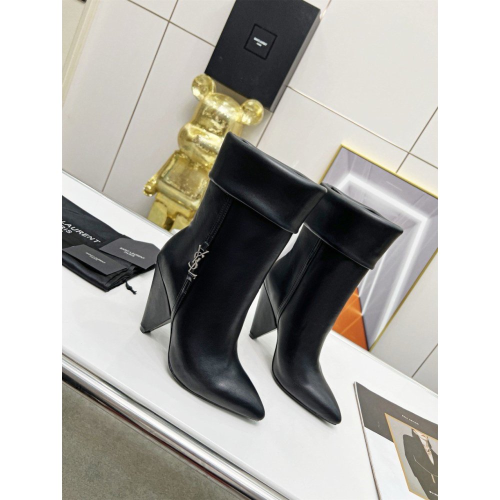 Cheap Reps Saint Laurent Niki Ankle Boots in Black Leather