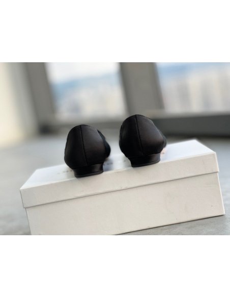 Cheap Reps Manolo Blahnik Hangisi Flats In Black Lace with Crystal Buckle