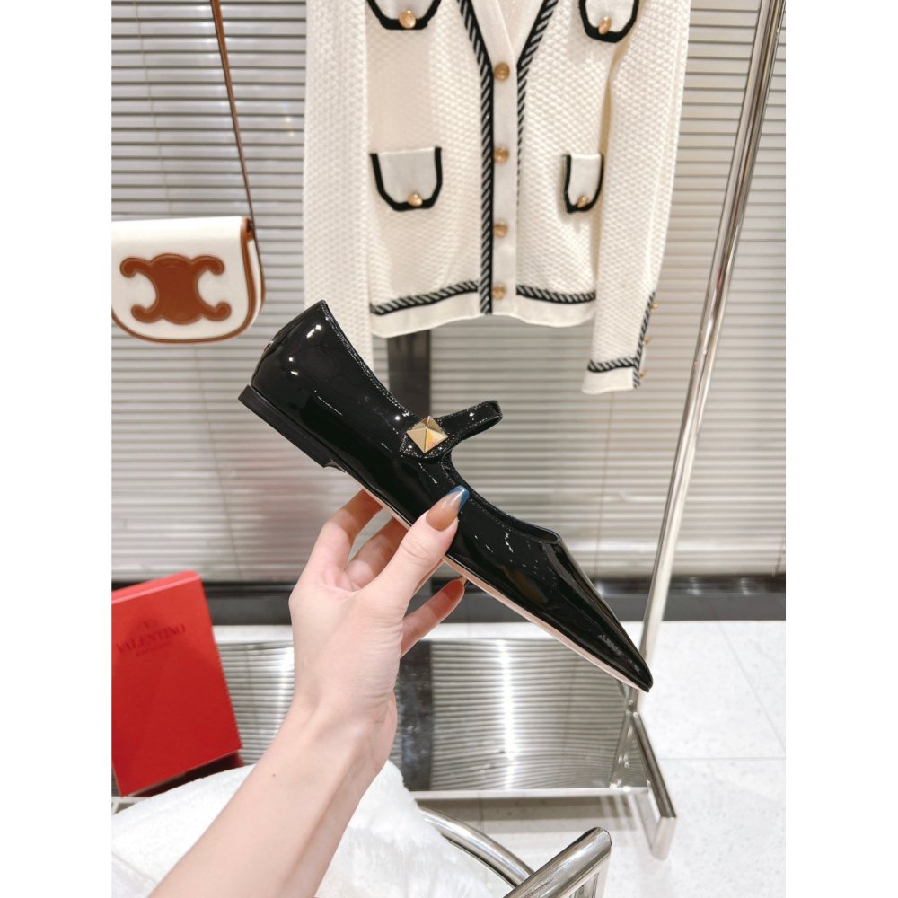 Cheap Reps Valentino Tiptoe Ballet Flats In Black Patent Leather