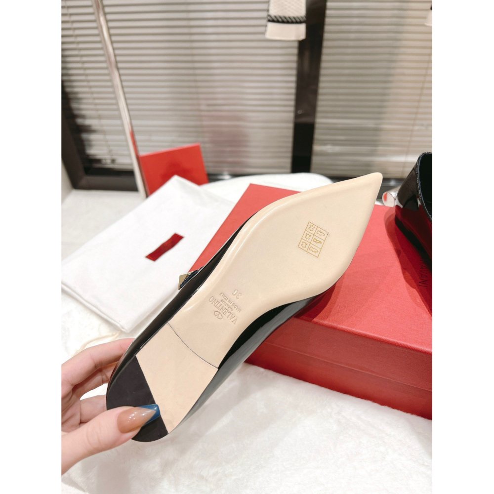 Cheap Reps Valentino Tiptoe Ballet Flats In Black Patent Leather