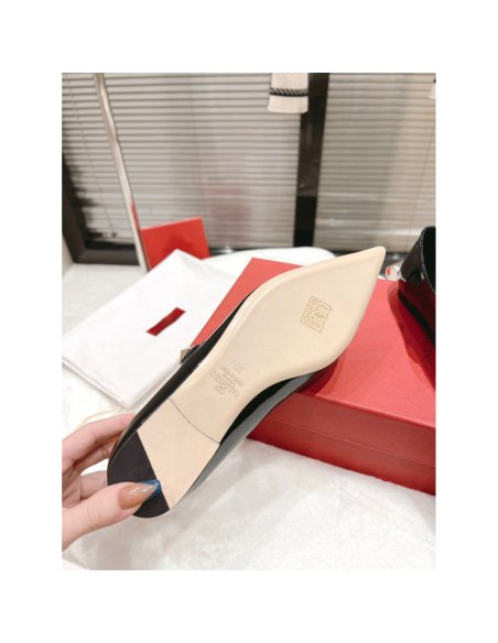 Cheap Reps Valentino Tiptoe Ballet Flats In Black Patent Leather