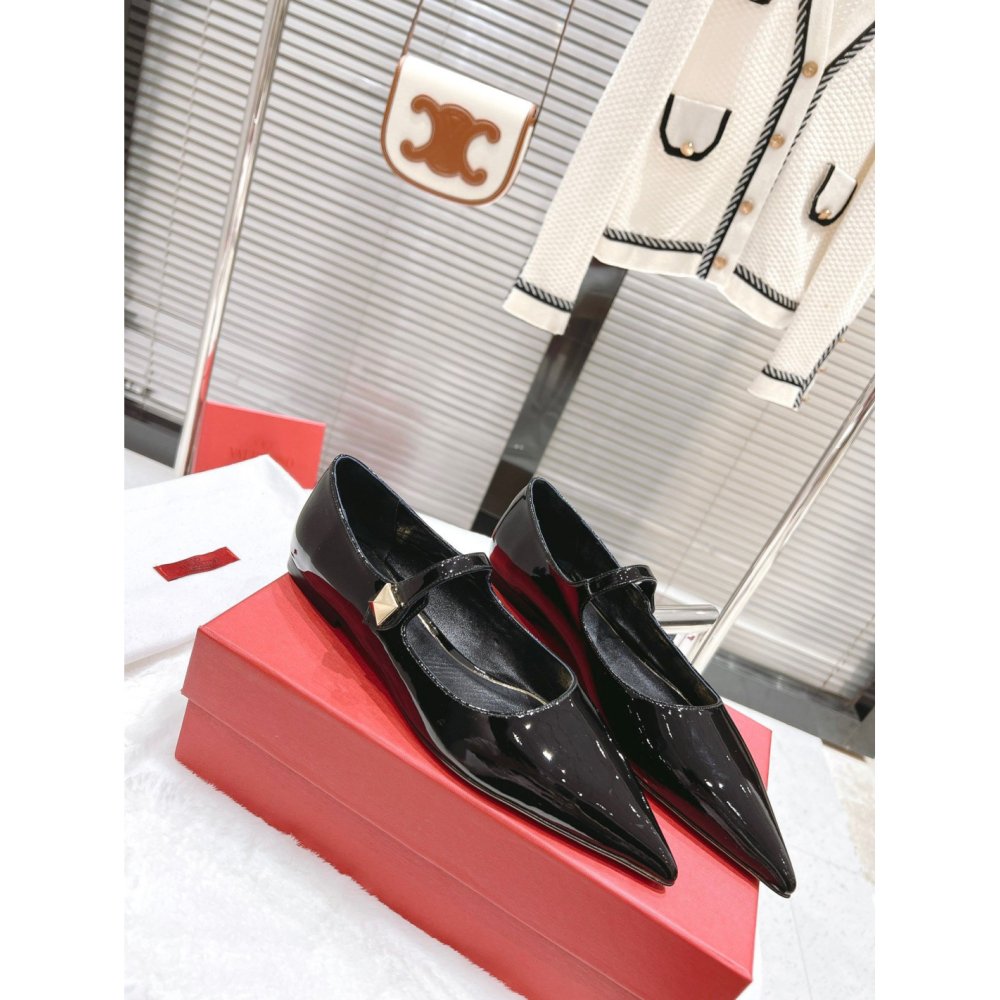 Cheap Reps Valentino Tiptoe Ballet Flats In Black Patent Leather