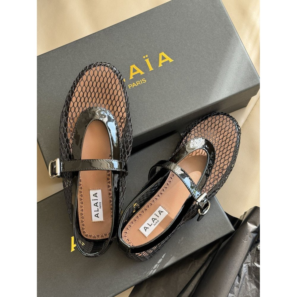 Cheap Reps Alaia Ballet Flats in Black Mesh with Patent Leather
