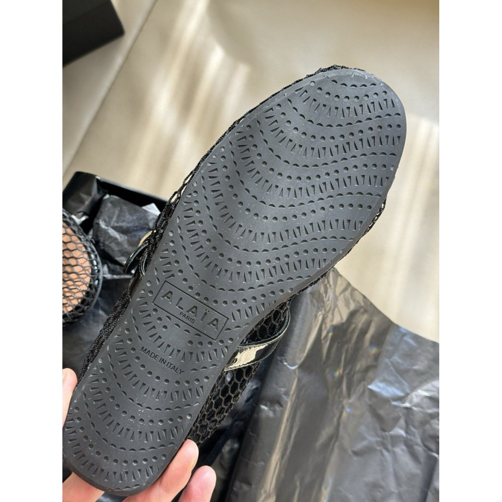 Cheap Reps Alaia Ballet Flats in Black Mesh with Patent Leather