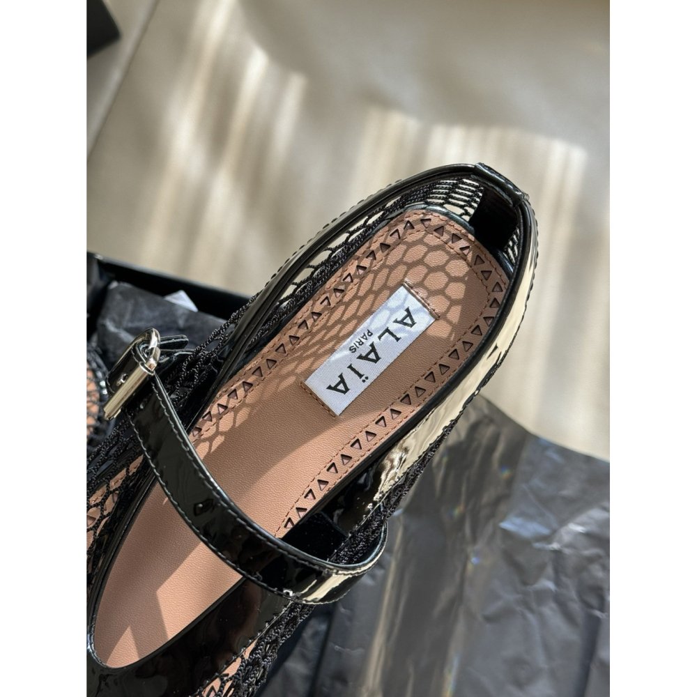 Cheap Reps Alaia Ballet Flats in Black Mesh with Patent Leather
