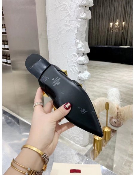 Cheap Reps Valentino Roman Stud Flat Mules In Black Leather
