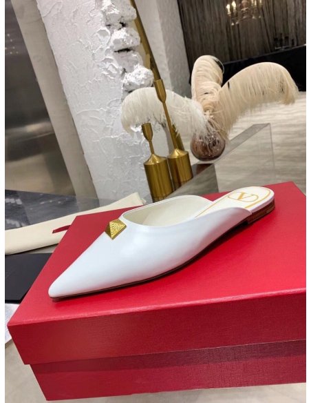 Cheap Reps Valentino Roman Stud Flat Mules In White Calfskin