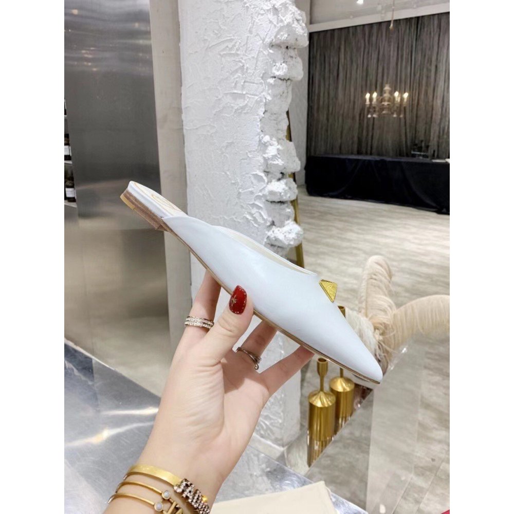 Cheap Reps Valentino Roman Stud Flat Mules In White Calfskin