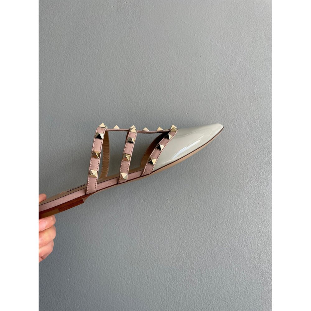 Cheap Reps Valentino Rockstud Flat Mules In Opal-grey Patent Leather