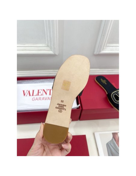 Cheap Reps Valentino VLogo Cut-out Slide Sandals in Black Leather