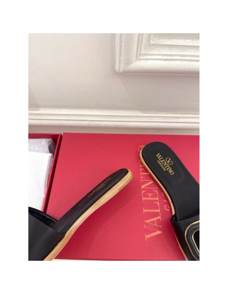 Cheap Reps Valentino VLogo Cut-out Slide Sandals in Black Leather