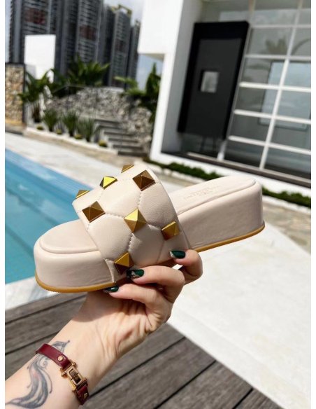 Cheap Reps Valentino Roman Stud Flatform Slides In White Nappa Leather