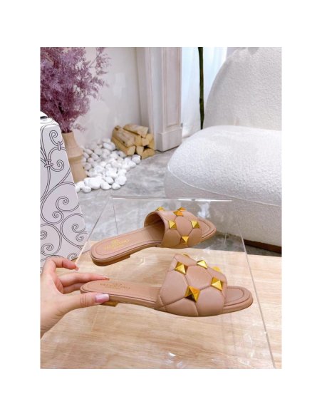 Cheap Reps Valentino Roman Stud Flat Slides In Powder Quilted Nappa