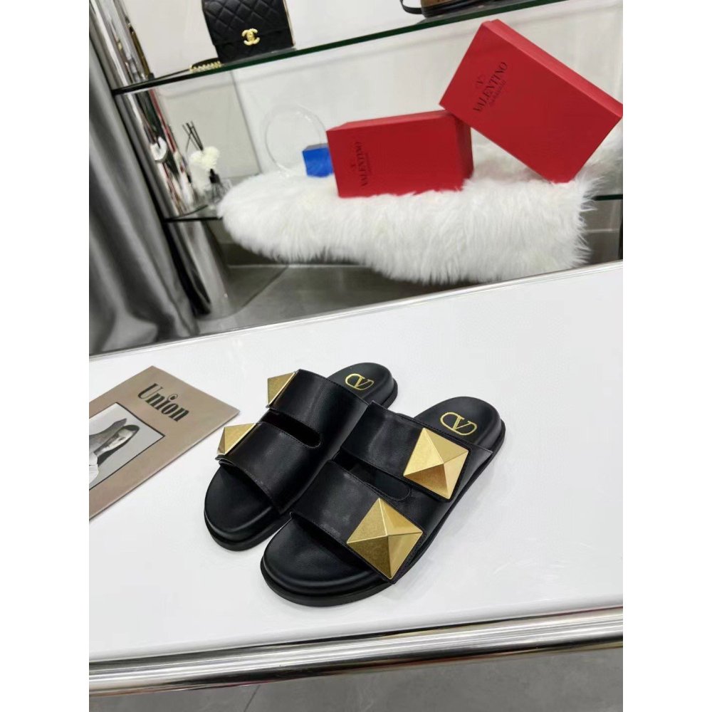 Cheap Reps Valentino One Stud Slide Sandals In Black Calfskin