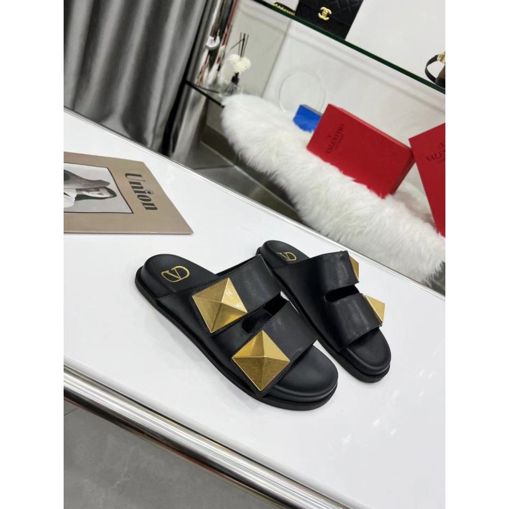 Cheap Reps Valentino One Stud Slide Sandals In Black Calfskin