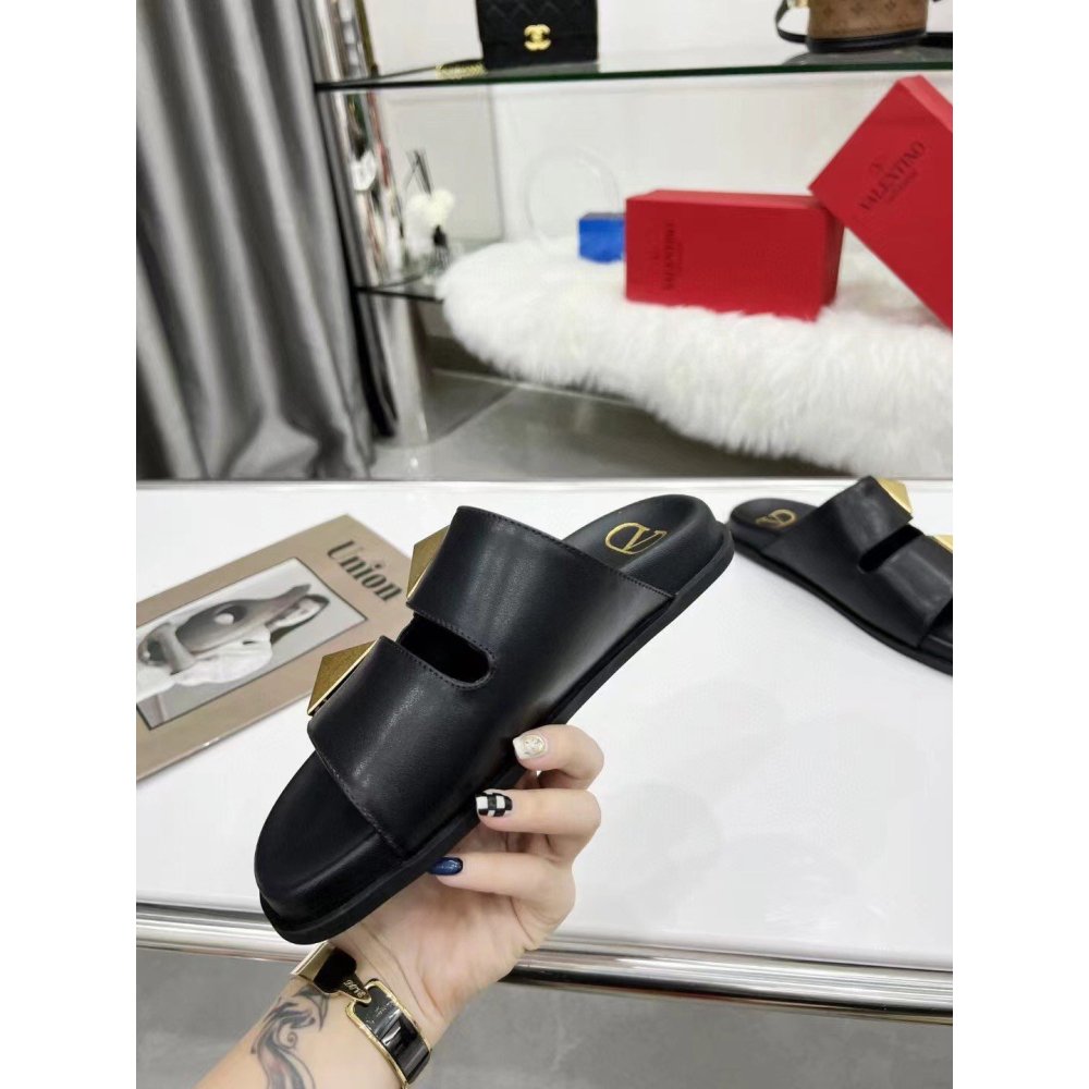 Cheap Reps Valentino One Stud Slide Sandals In Black Calfskin