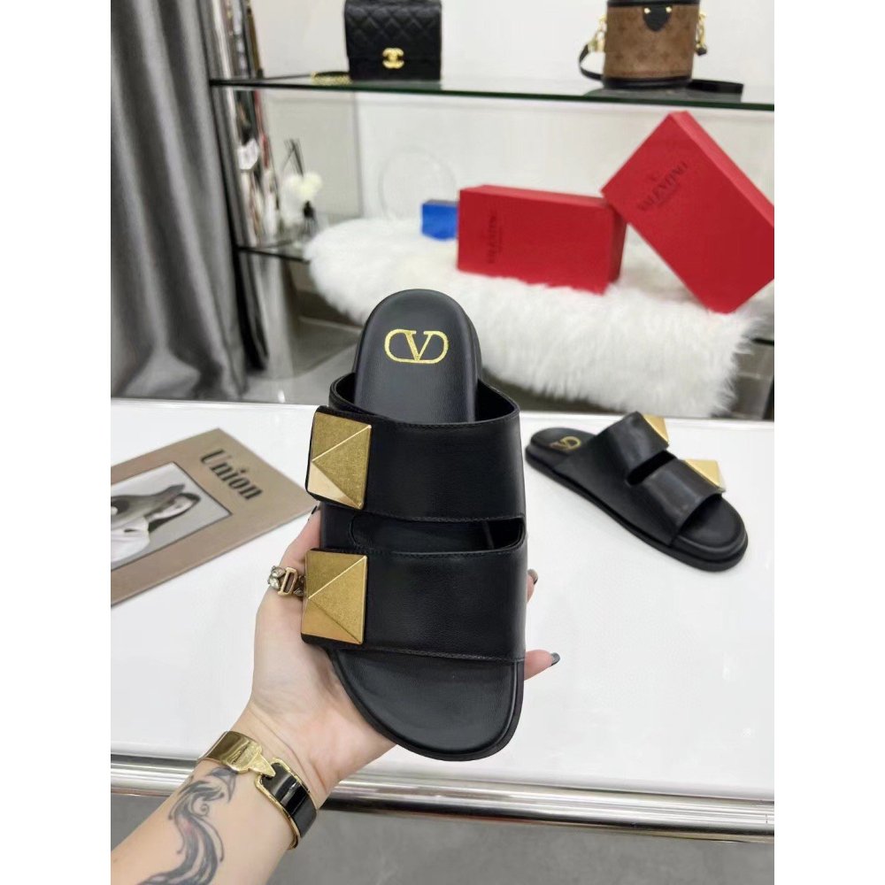 Cheap Reps Valentino One Stud Slide Sandals In Black Calfskin