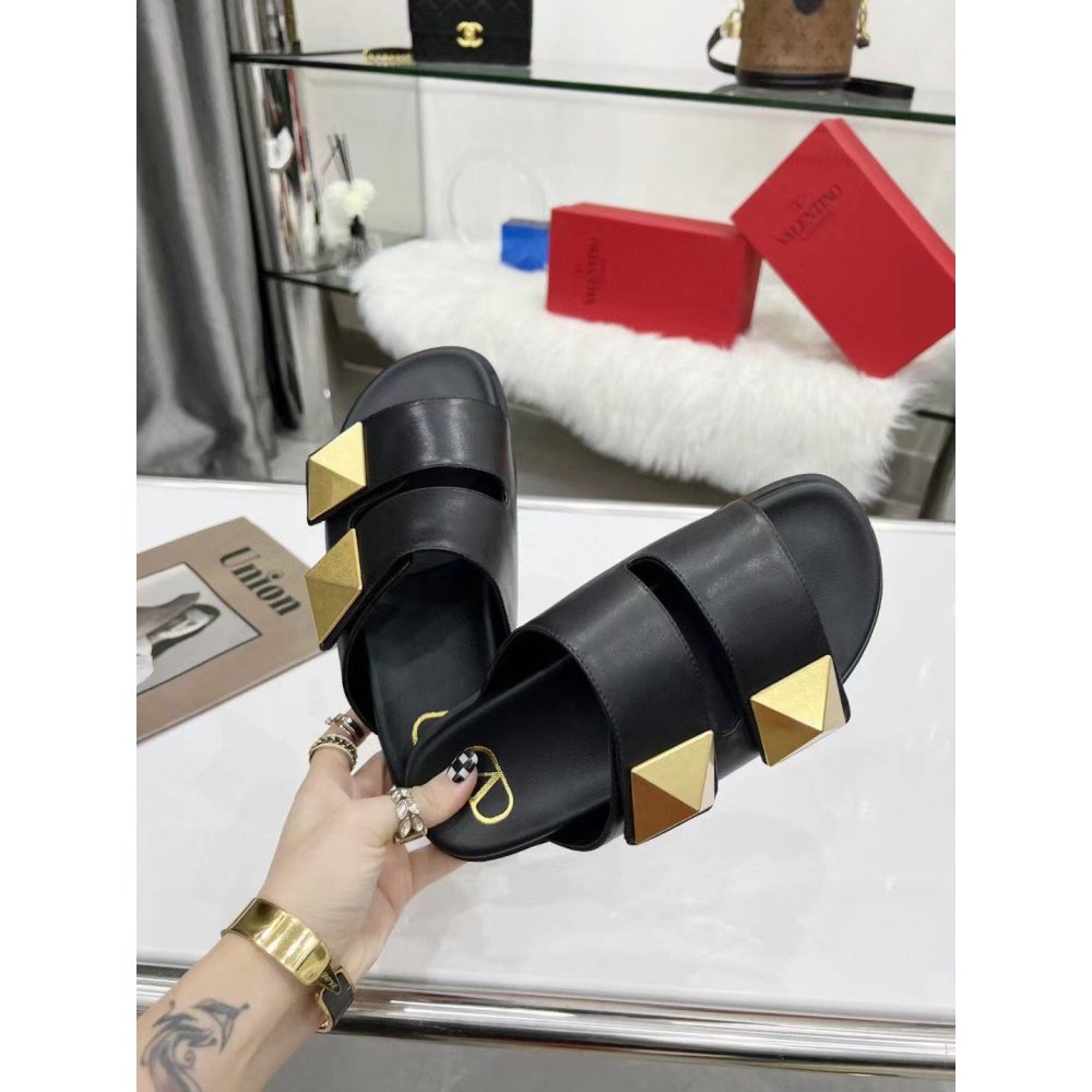 Cheap Reps Valentino One Stud Slide Sandals In Black Calfskin