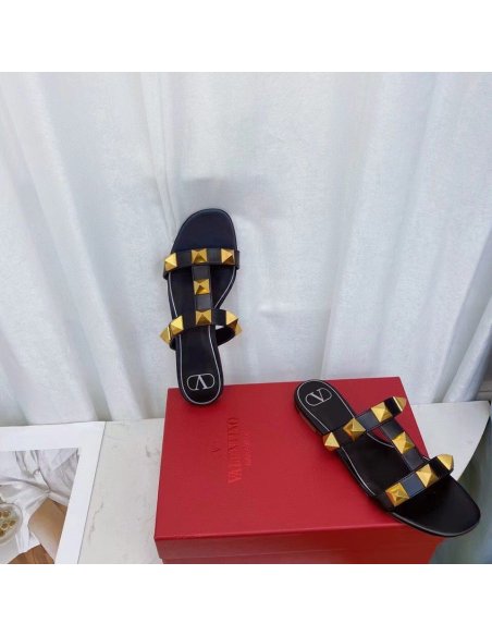 Cheap Reps Valentino Roman Stud Flat Slides In Black Calfskin