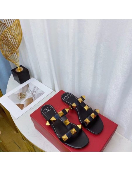 Cheap Reps Valentino Roman Stud Flat Slides In Black Calfskin