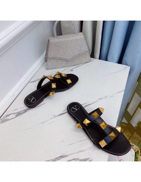 Cheap Reps Valentino Roman Stud Flat Slides In Black Calfskin
