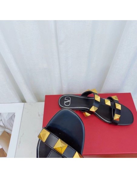 Cheap Reps Valentino Roman Stud Flat Slides In Black Calfskin