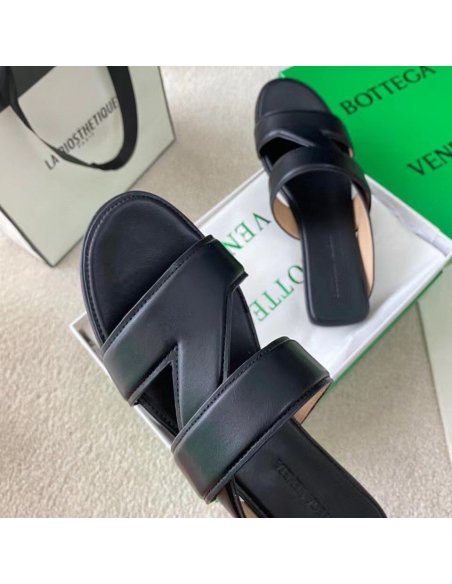 Cheap Reps Bottega Veneta Band Slides In Black Lambskin