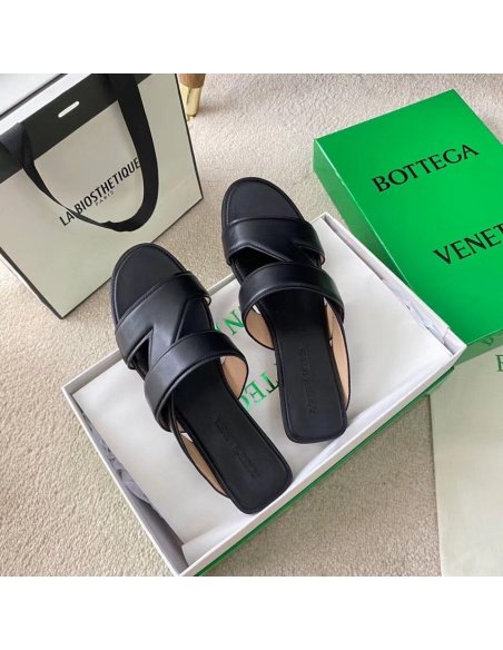 Cheap Reps Bottega Veneta Band Slides In Black Lambskin