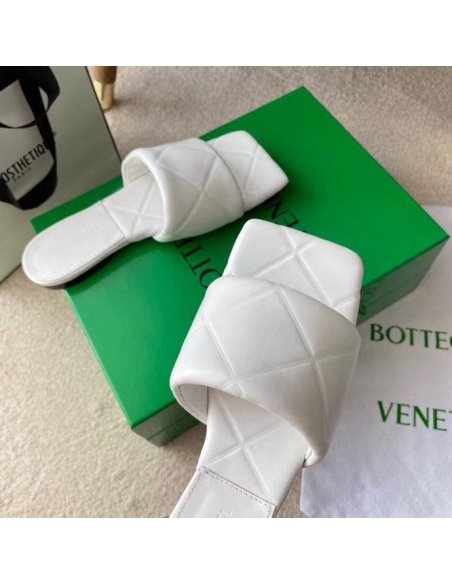 Cheap Reps Bottega Veneta Rubber Lido Slides In White Lambskin