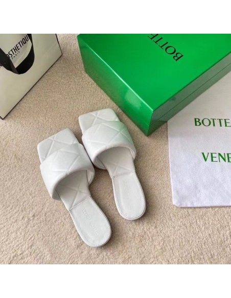 Cheap Reps Bottega Veneta Rubber Lido Slides In White Lambskin