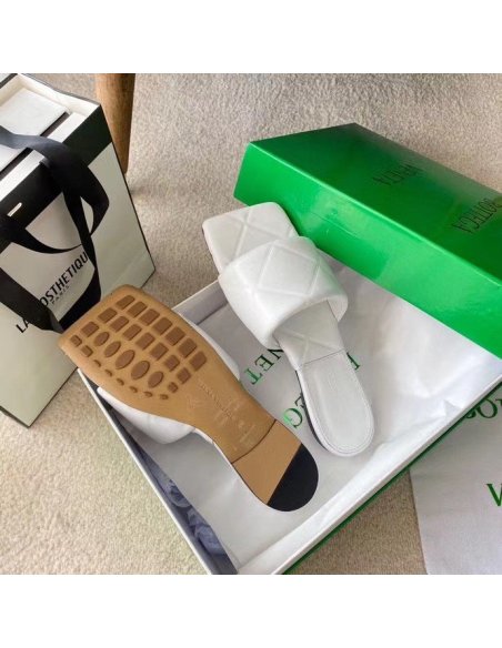 Cheap Reps Bottega Veneta Rubber Lido Slides In White Lambskin