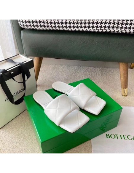 Cheap Reps Bottega Veneta Rubber Lido Slides In White Lambskin