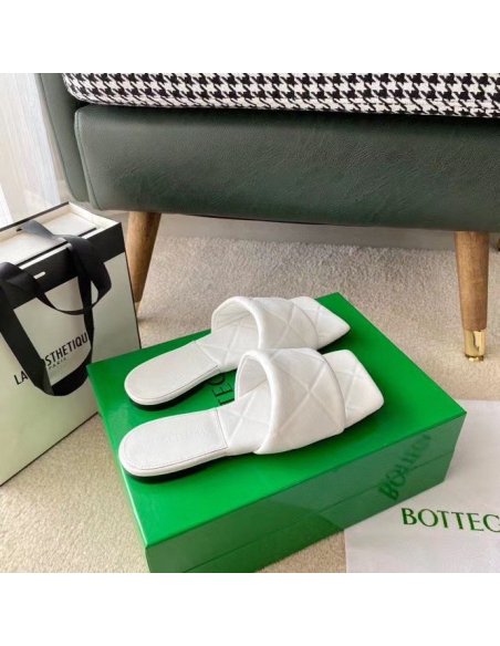 Cheap Reps Bottega Veneta Rubber Lido Slides In White Lambskin