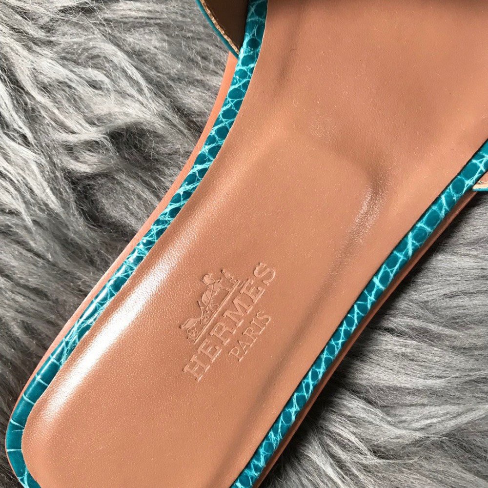 Cheap Reps Hermes Oran Slide Sandals In Blue Paon Shiny Niloticus Crocodile Skin